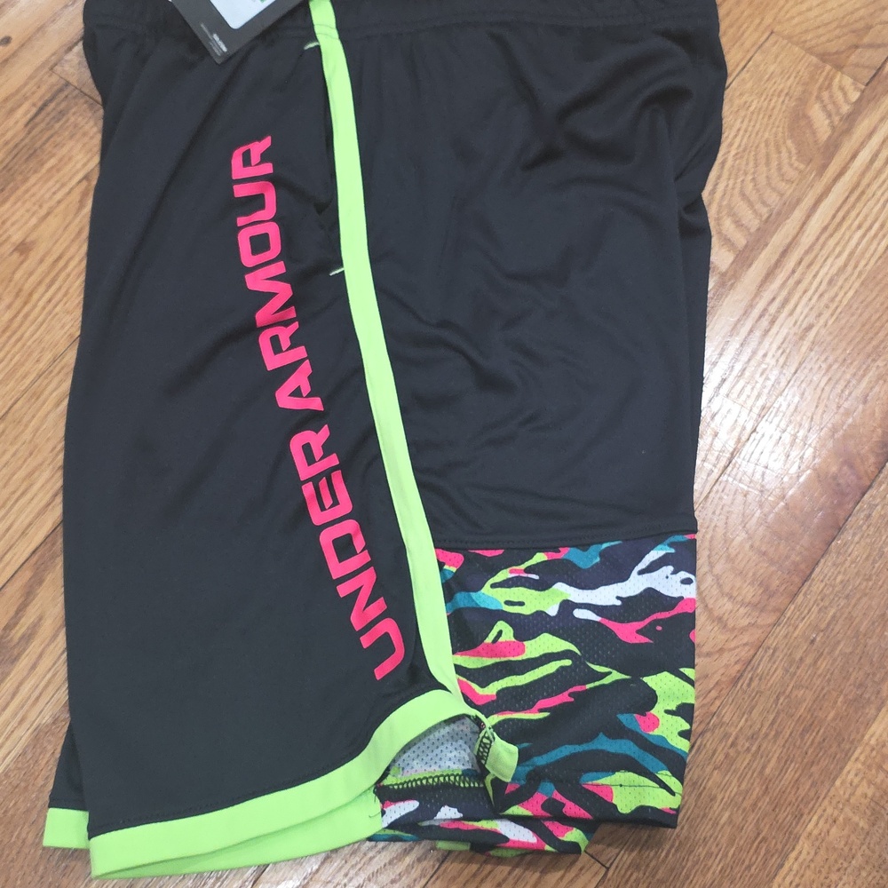 Boys UA shorts L